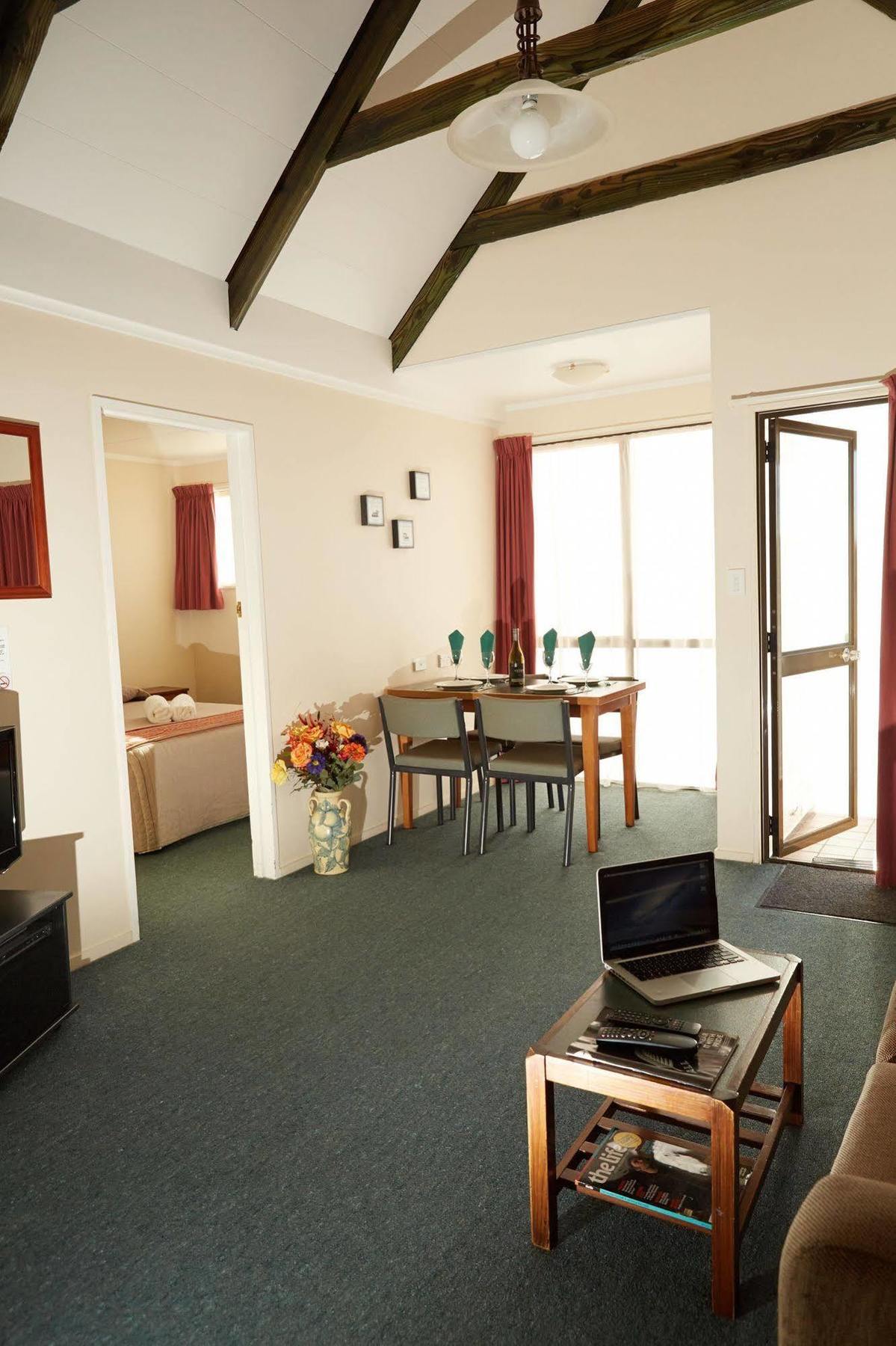 Bavarian Motel Invercargill Exterior photo